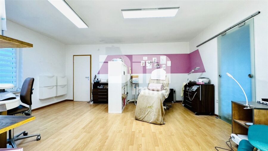 Teilsaniertes Ein - Zweifamilienhaus + Nutzflächen mit Anbau in Traumlage mit Panoramablick - WE1 EG Nutzfläche Büro